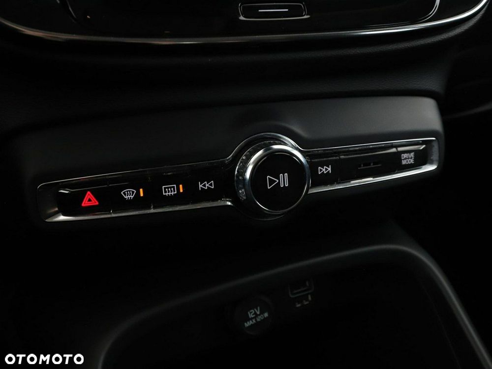 Volvo XC 40 T3 Momentum Pro - 30