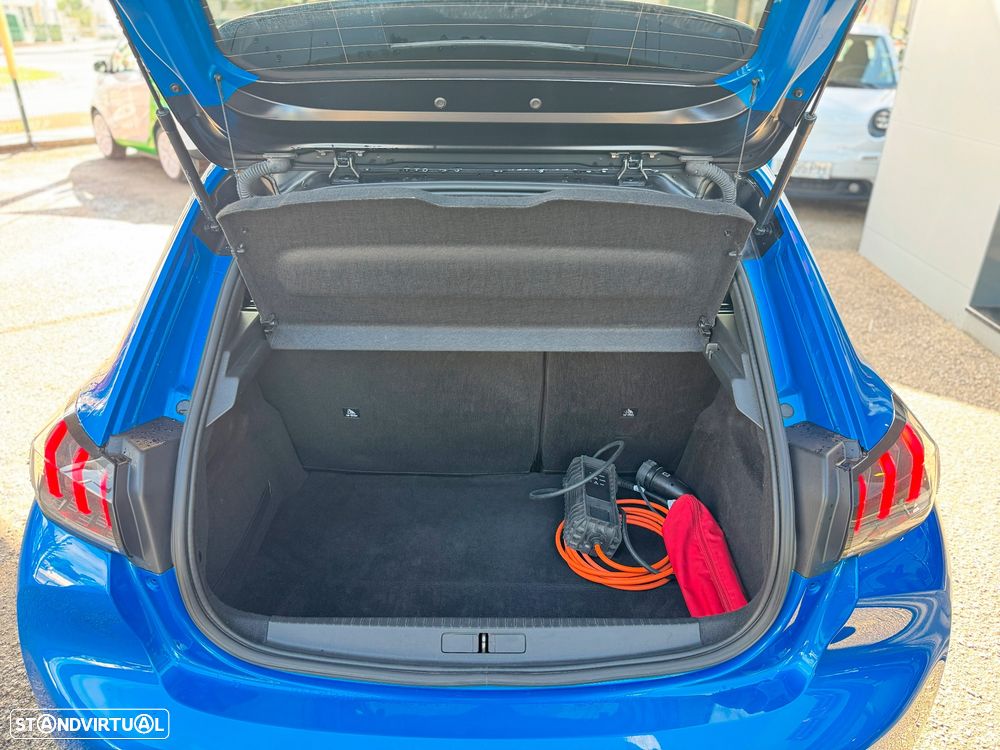 Peugeot e-208 GT - 11