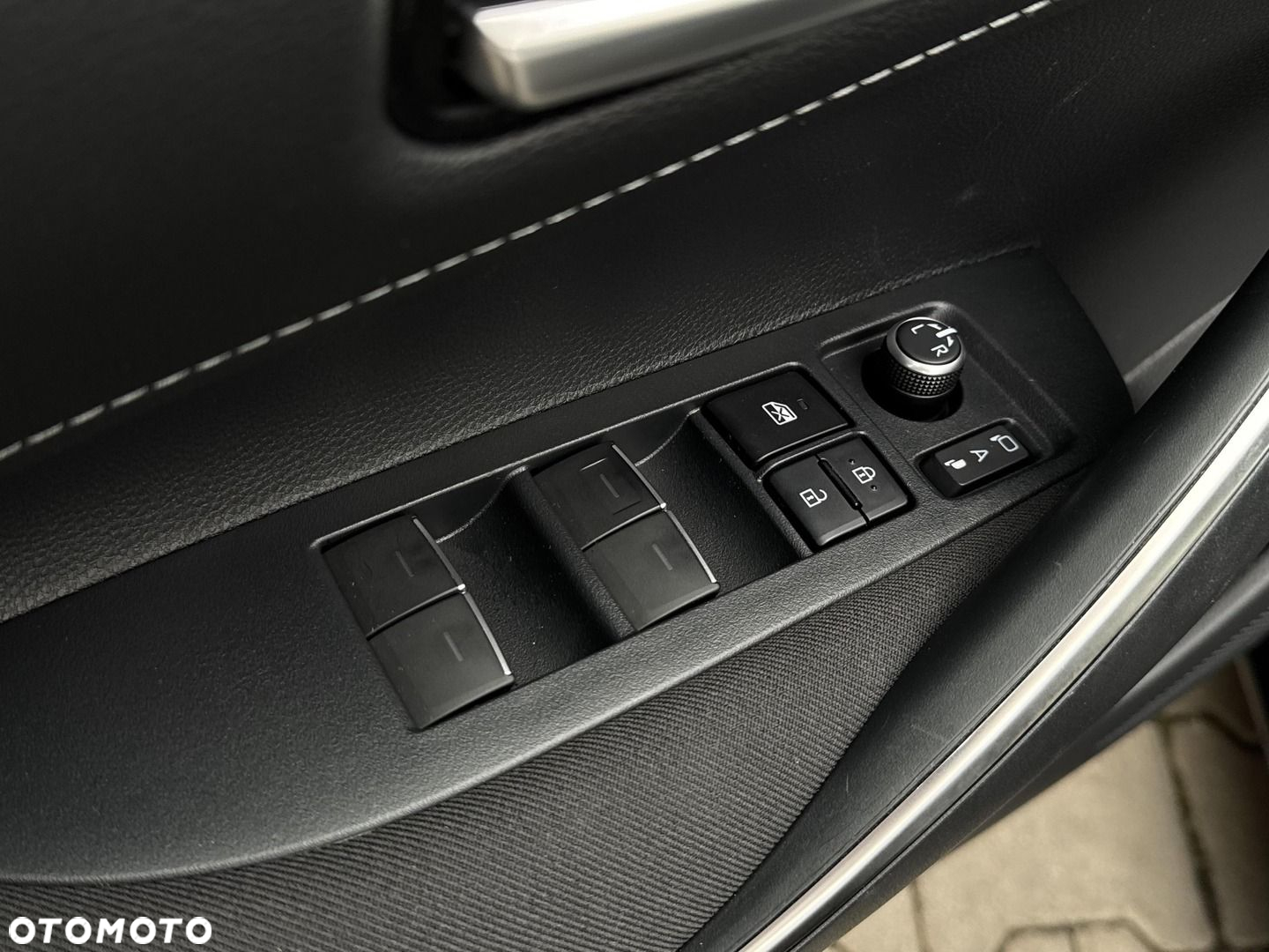 Toyota Corolla 1.8 Hybrid Comfort - 32