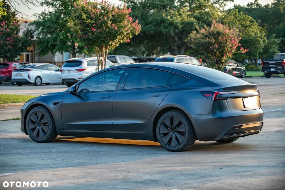 Tesla Model 3 - 9