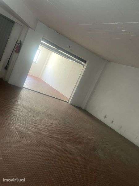Garagem Feijo (junto ao Forum Almada) - Grande imagem: 2/8