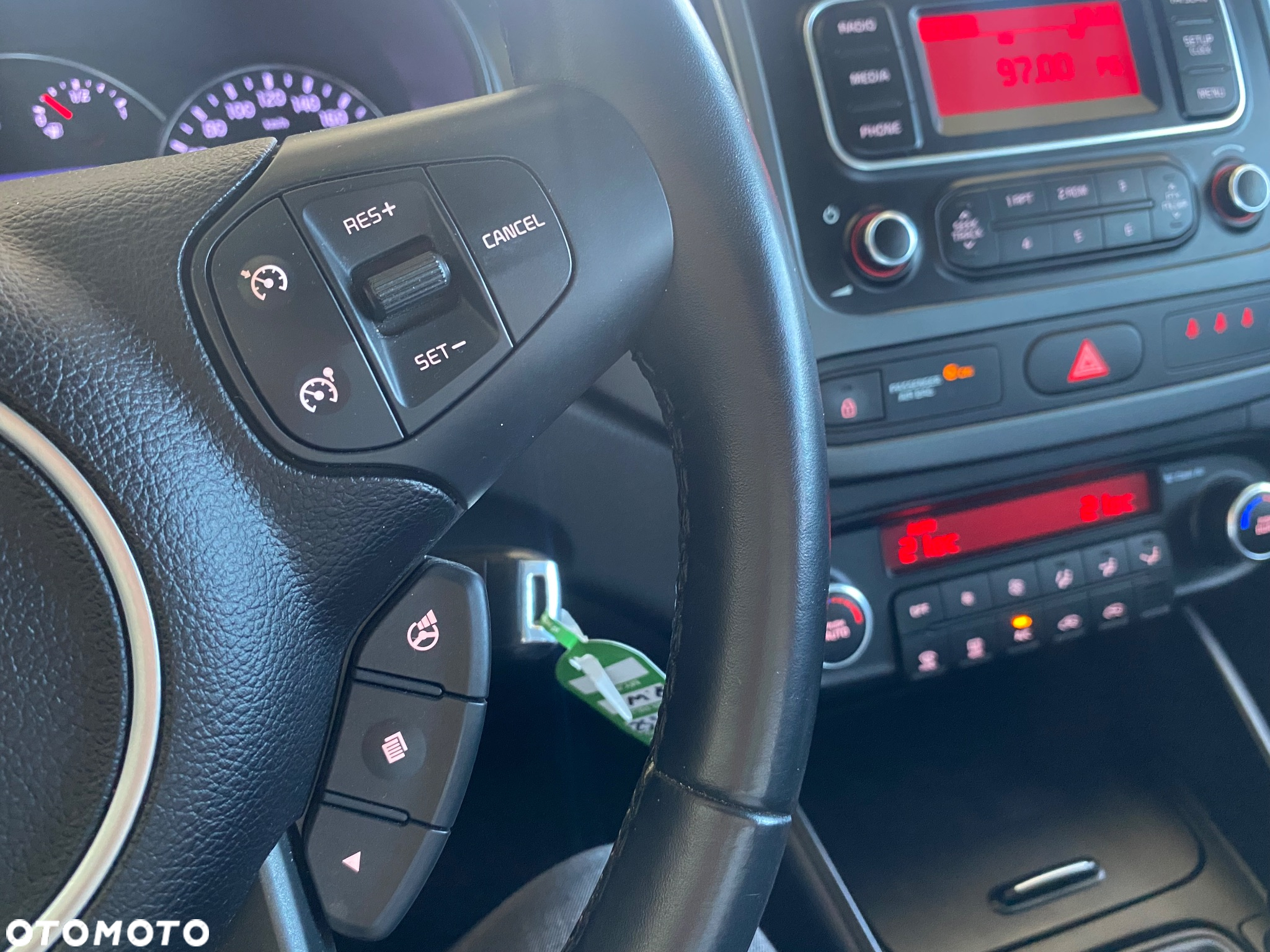 Kia Carens 1.6 GDI L - 12