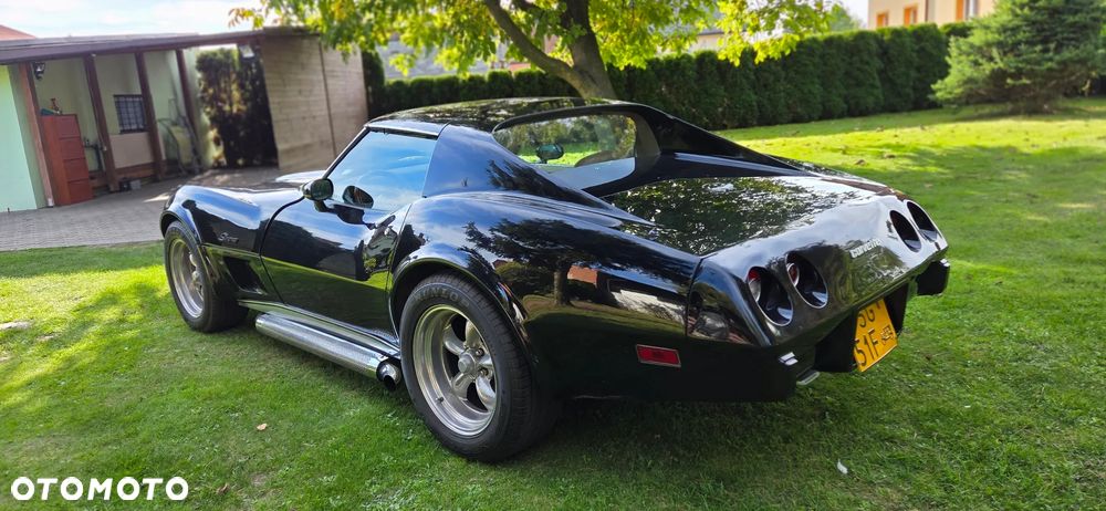 Chevrolet Corvette - 17