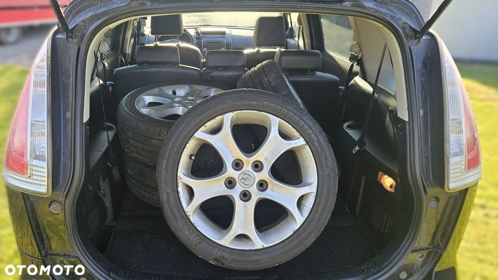 Mazda 5 2.0 Exclusive + - 20