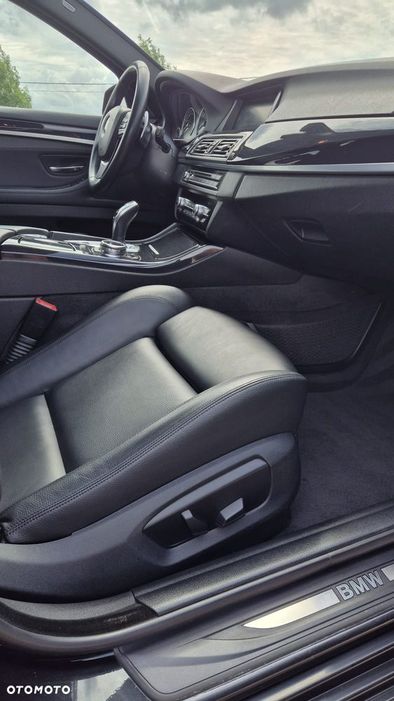 BMW Seria 5 525d xDrive - 9