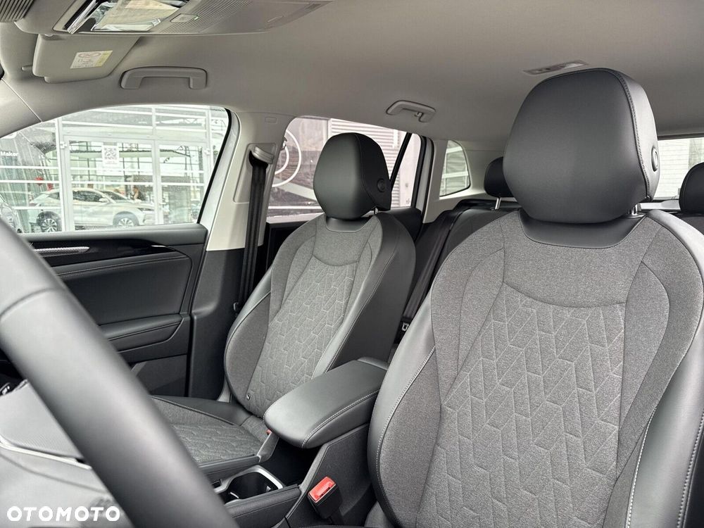 Volkswagen Tiguan - 11