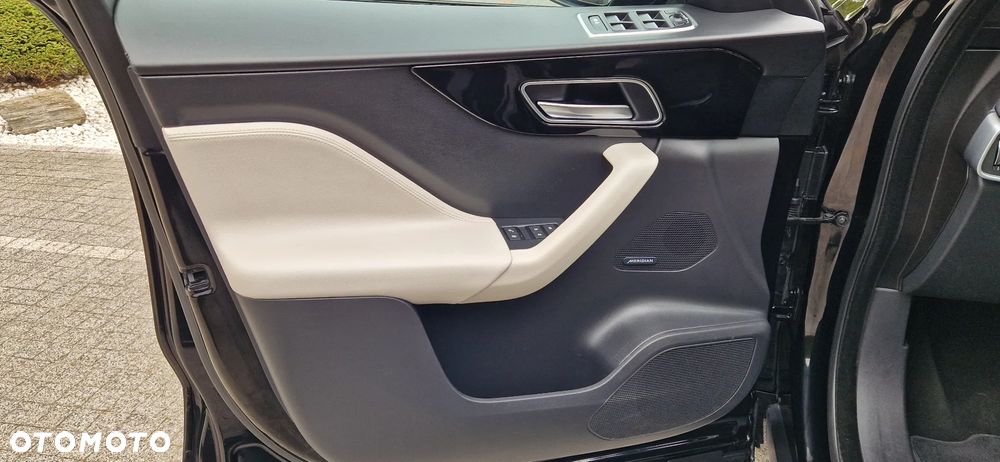 Jaguar F-Pace 20d AWD R-Sport Ingenium Edition - 12