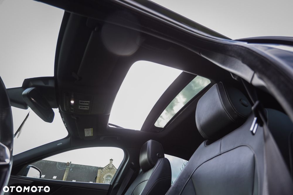 Jaguar XE 20d R-Sport - 17