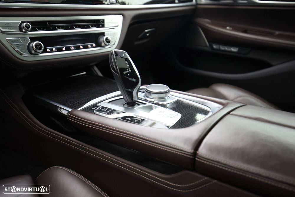 BMW 740 d xDrive Pack M Auto - 41