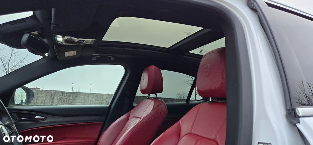Alfa Romeo Stelvio 2.0 Turbo 16V AT8-Q4 Ti - 26