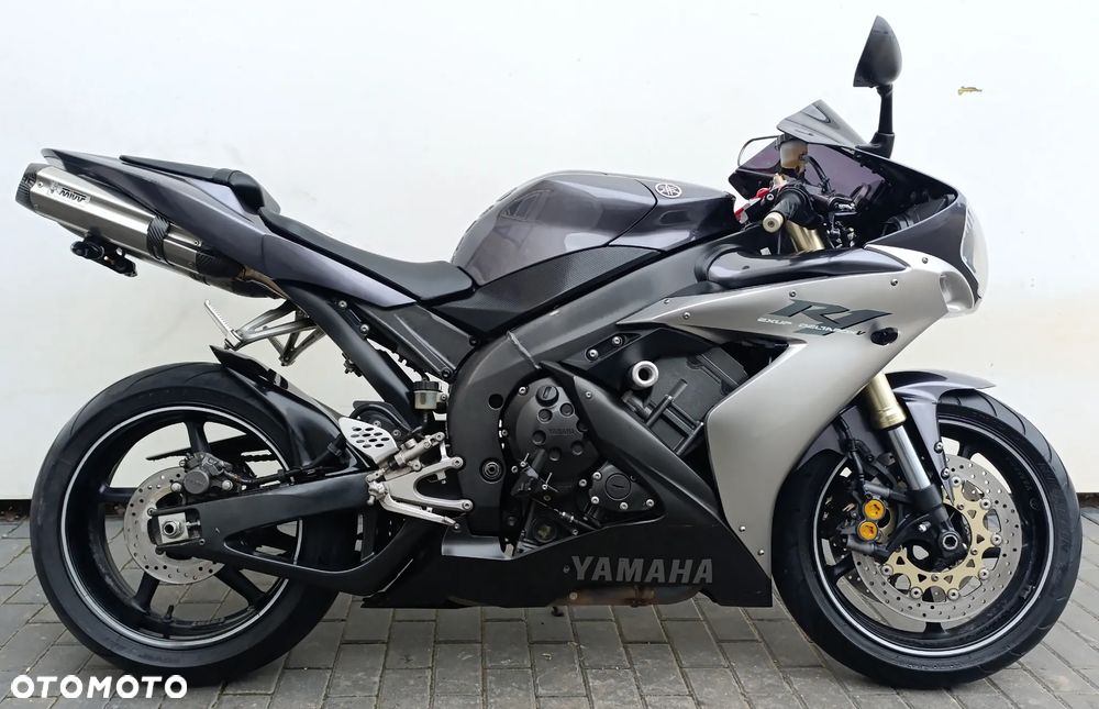 Yamaha R1 - 7