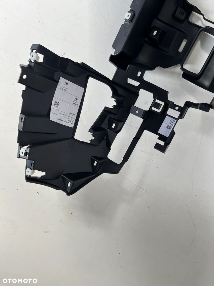 Land Rover Defender Uchwyt / Mocowanie zderzaka tylnego L663-83-RR BUMPER  2025R - 2