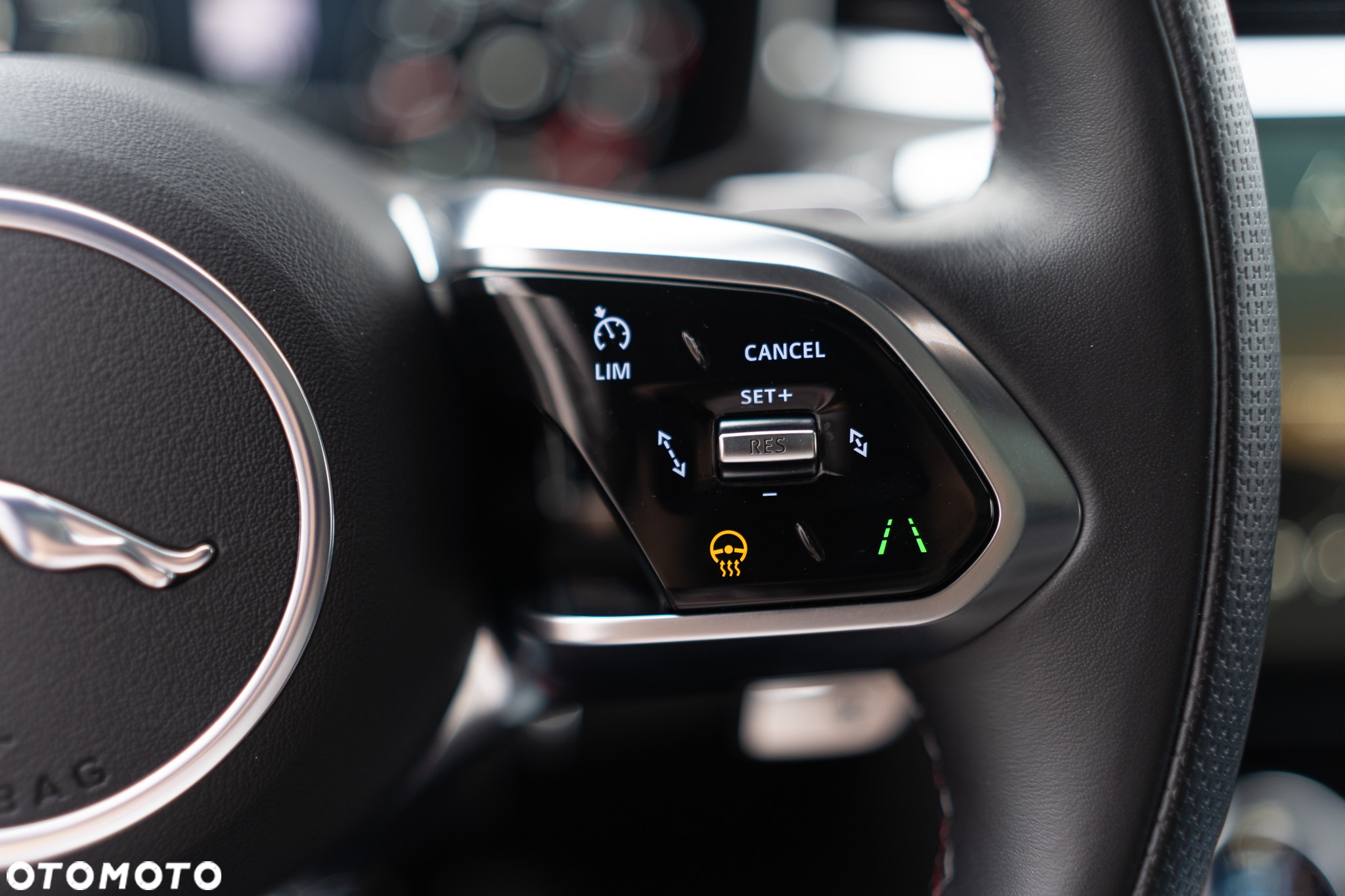Jaguar F-Pace 5.0 V8 P550 AWD SVR - 13