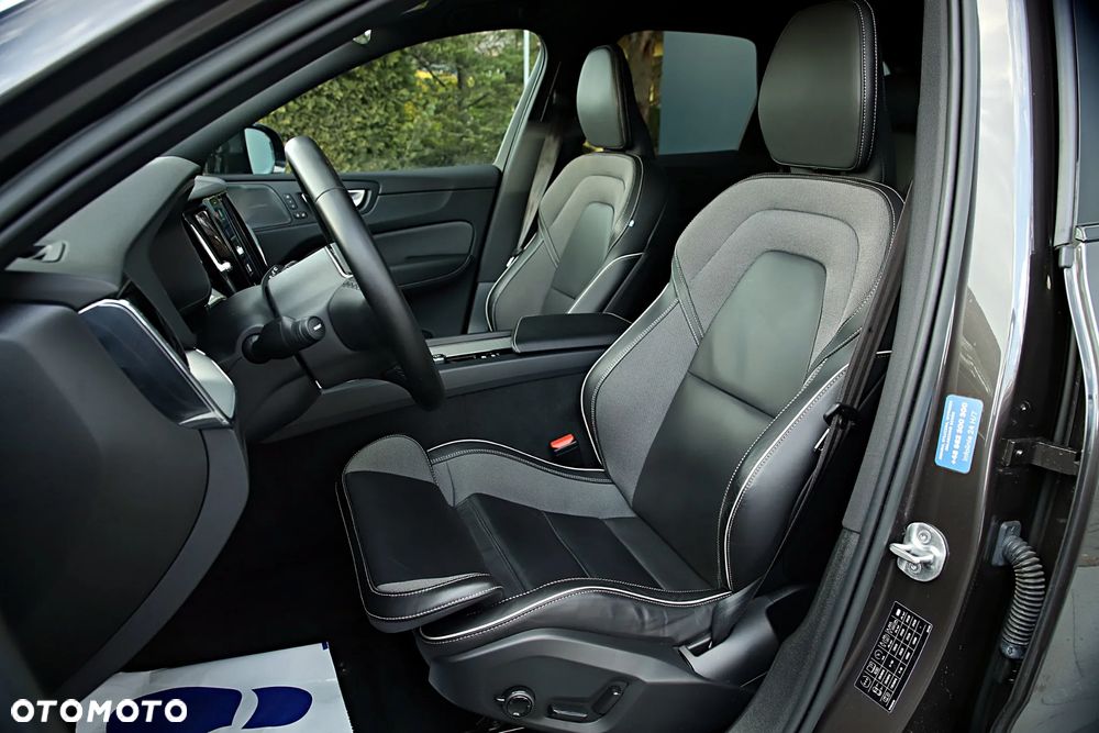 Volvo XC 60 B5 B AWD Plus Dark - 16