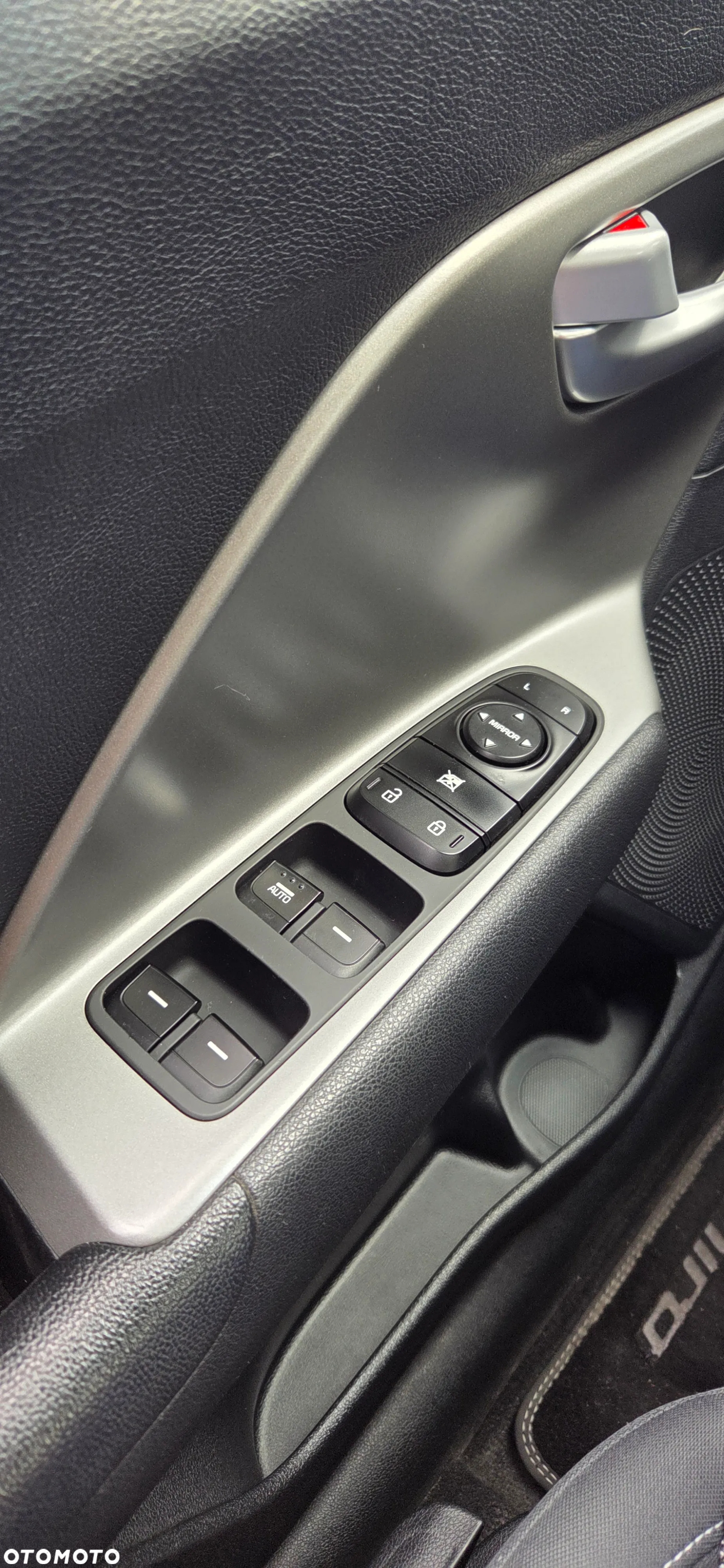 Kia Niro 1.6 GDI Hybrid M - 24