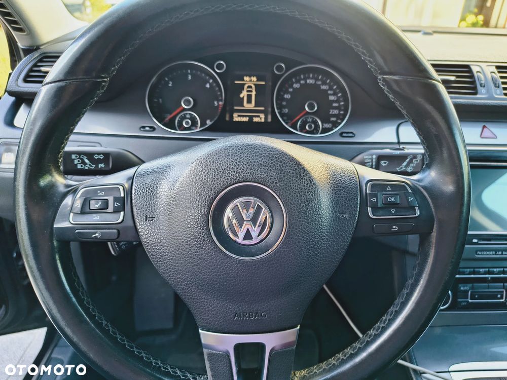 Volkswagen Passat 2.0 TDI Trendline - 18