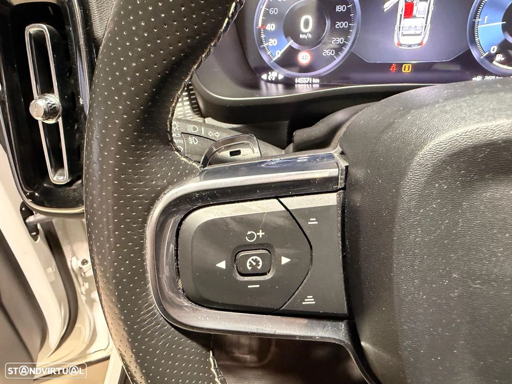 Volvo XC 40 2.0 D4 R-Design AWD - 32