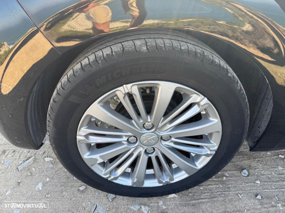 Peugeot 208 1.2 PureTech Style - 13