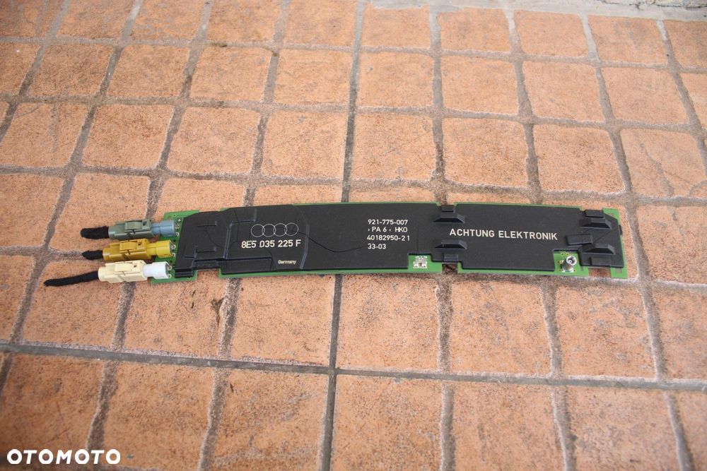 WZMACNIACZ ANTENY AUDI A4 B6 8E5035225F - 1
