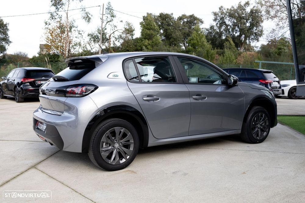 Peugeot e-208 Allure - 31