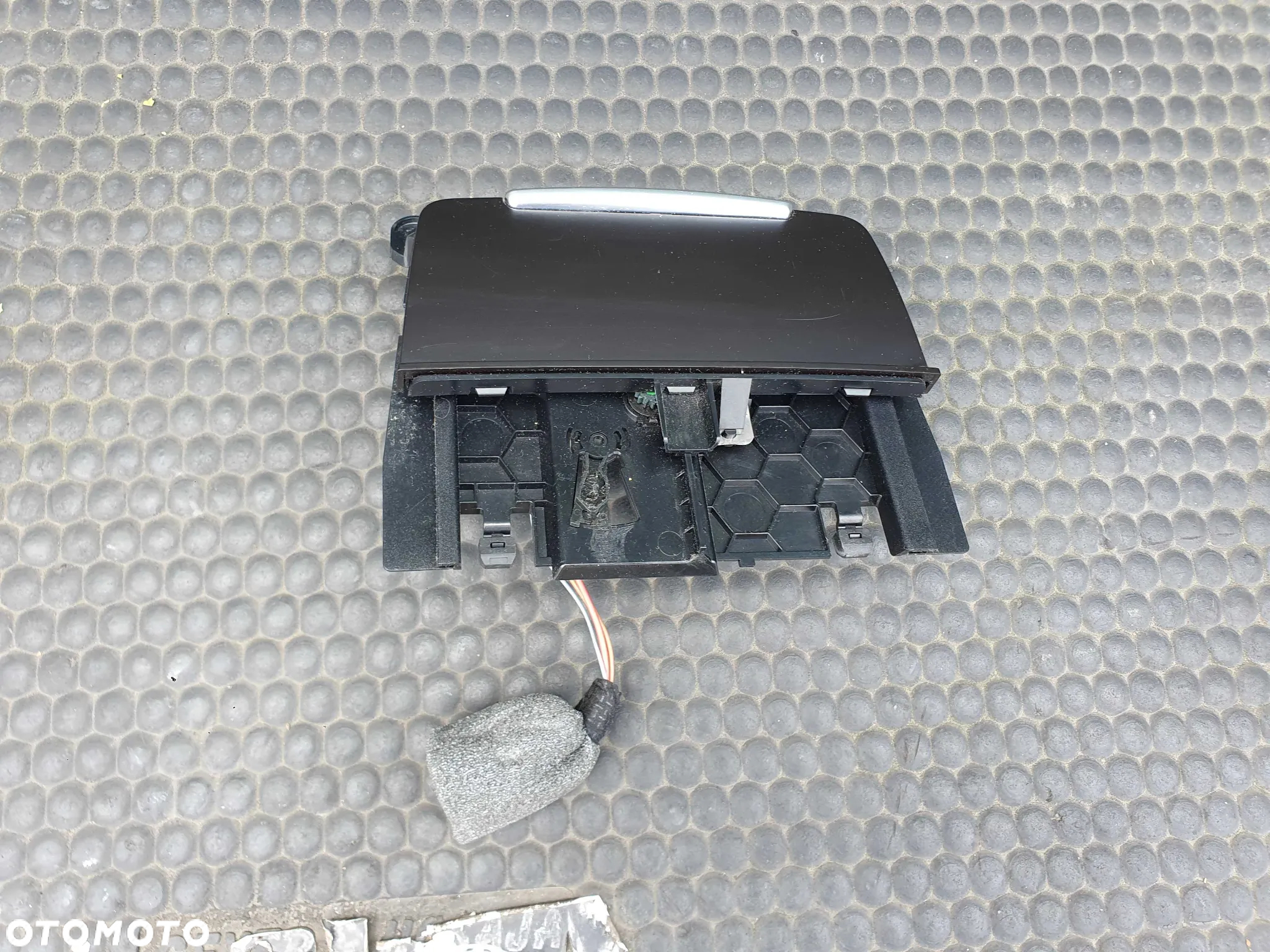 Popielniczka 8K0857951 Klapka Zapalniczka Wklad Czarna Audi A4 B8 A5 Q5 - 6
