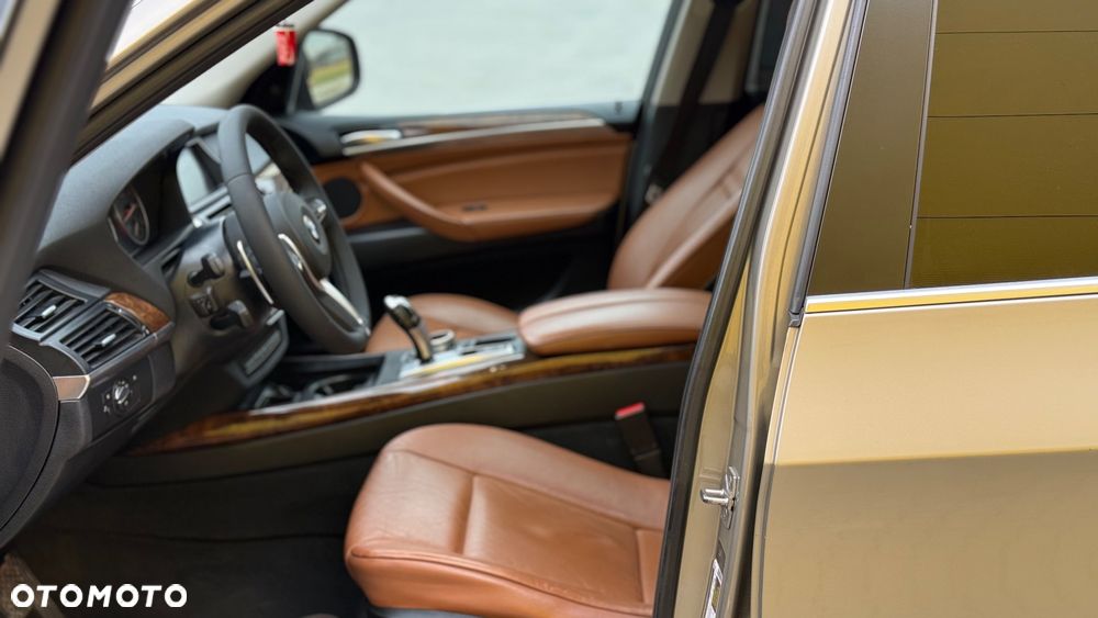 BMW X5 4.8i xDrive - 13