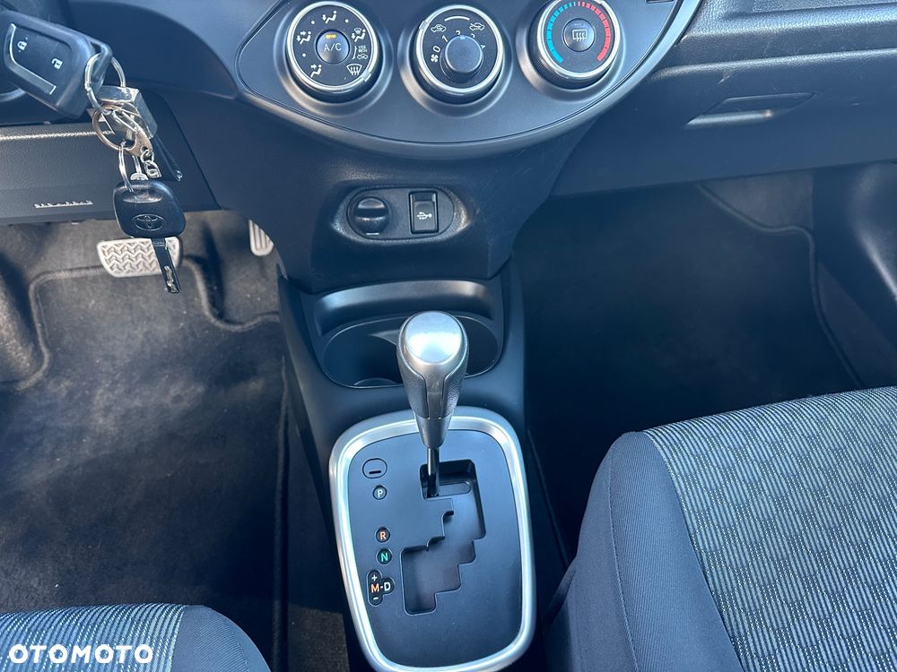 Toyota Yaris - 12