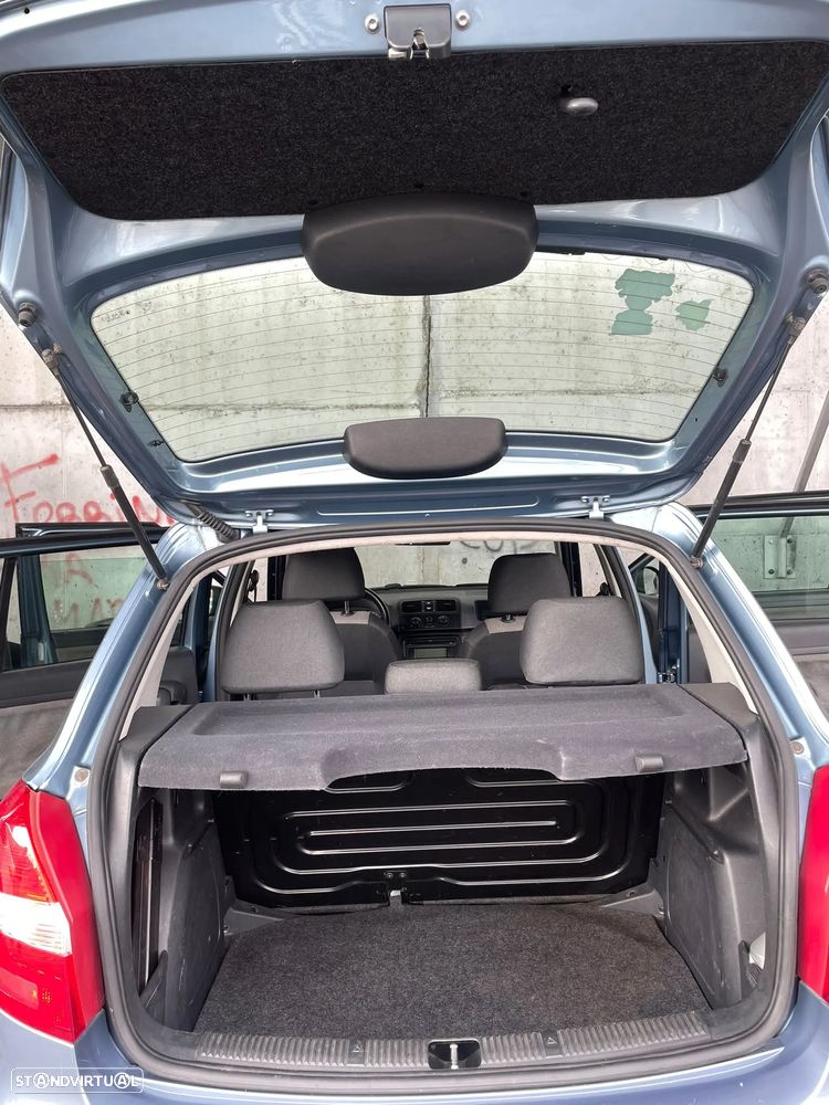 Skoda Fabia 2009 photo 3