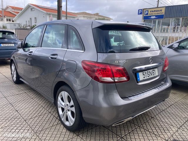 Mercedes-Benz B 180 - 12
