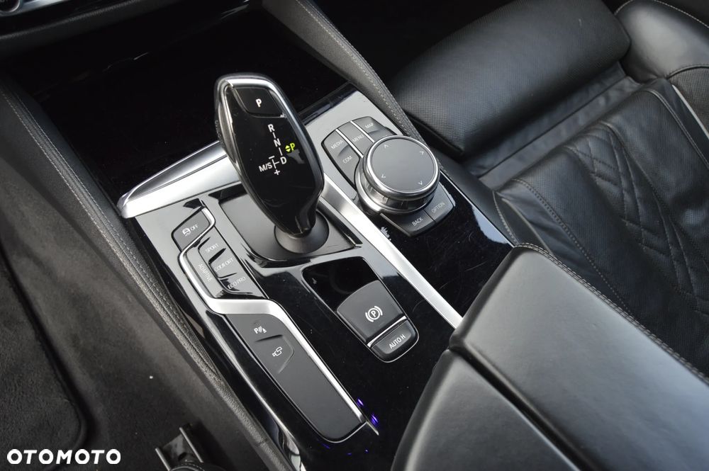 BMW Seria 5 520d xDrive M Sport sport - 17