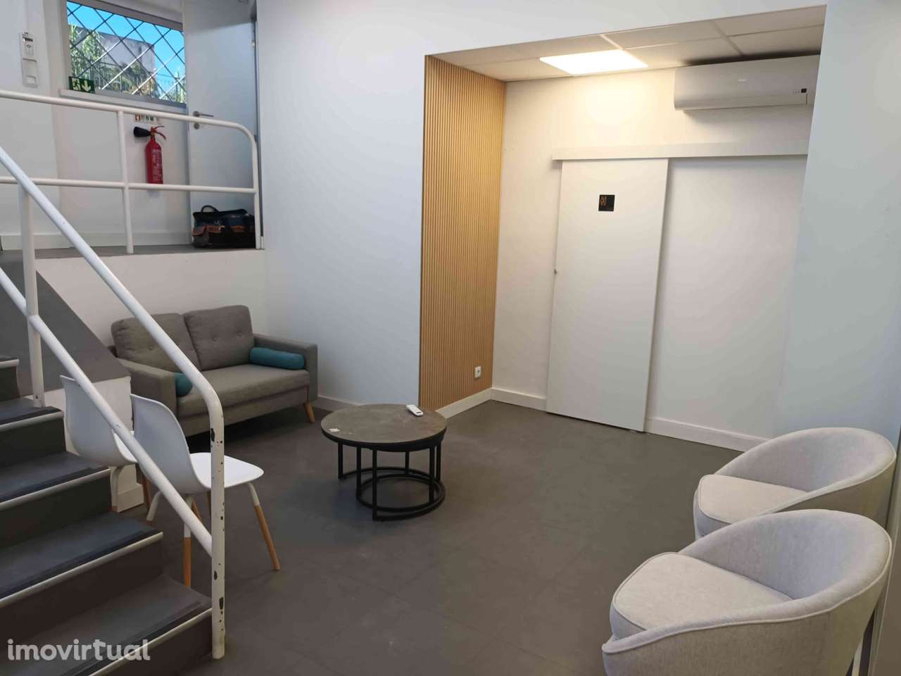 Loja para comércio e serviços na Estrada de Benfica. - Grande imagem: 4/13