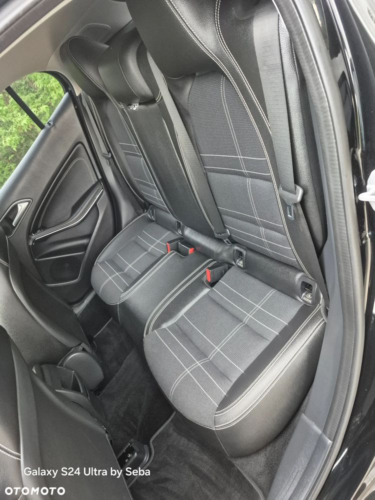 Mercedes-Benz GLA 200 7G-DCT - 15
