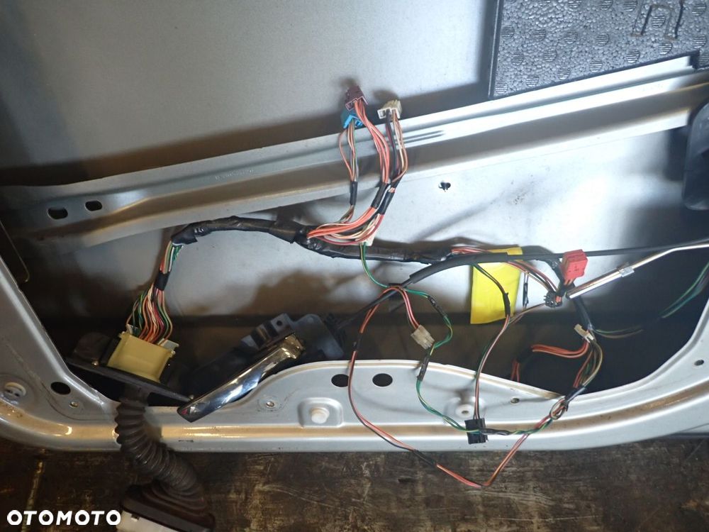 DRZWI PRAWY PRZÓD CHRYSLER GRAND VOYAGER V 2.8 PKG/QKGS - 4