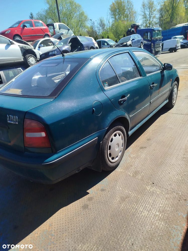Skoda Octavia 1 na części - 8
