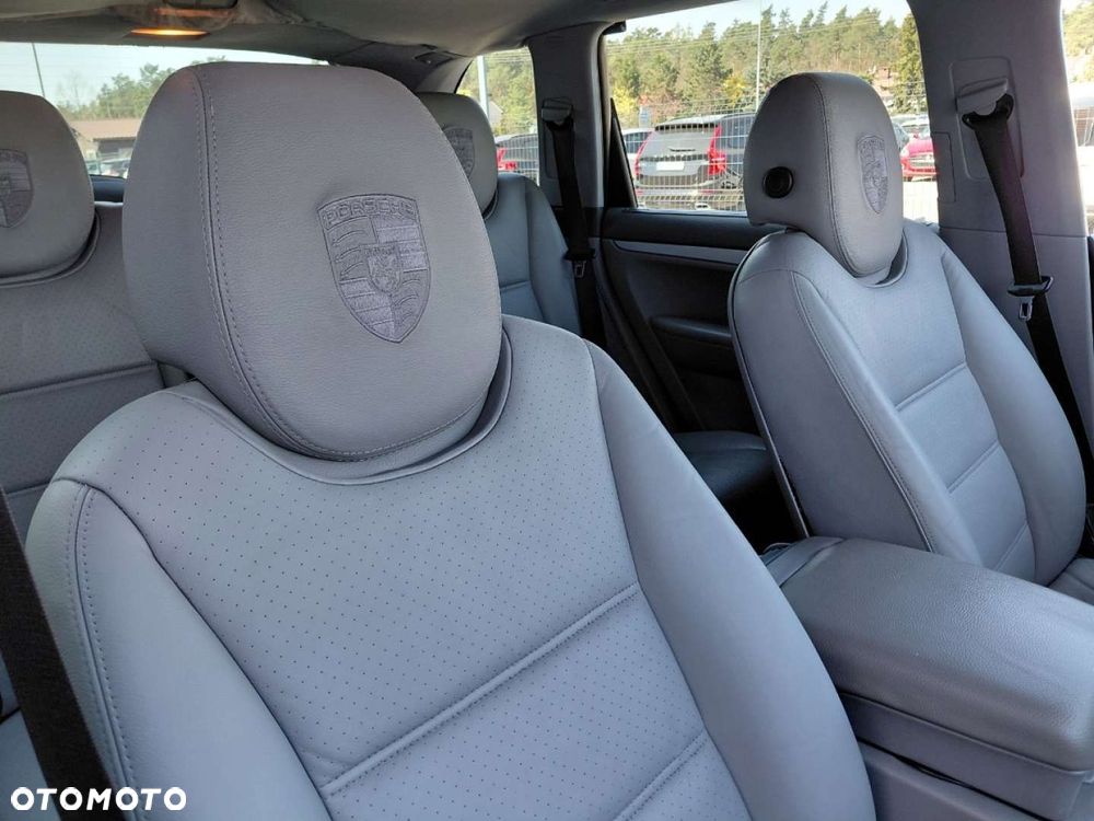 Porsche Cayenne - 16