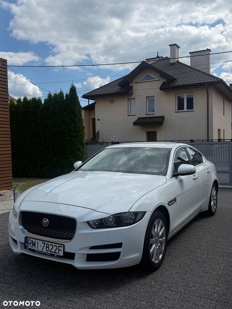 Jaguar XE 2.0 D Prestige - 3