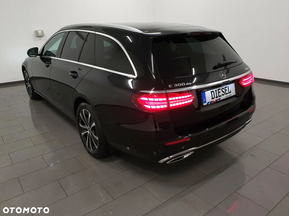 Mercedes-Benz Klasa E 300 de 4Matic 9G-TRONIC AMG Line - 4