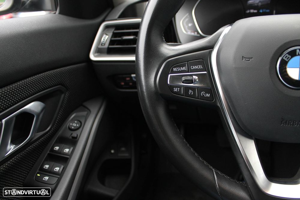 BMW 330 e Touring Auto - 11