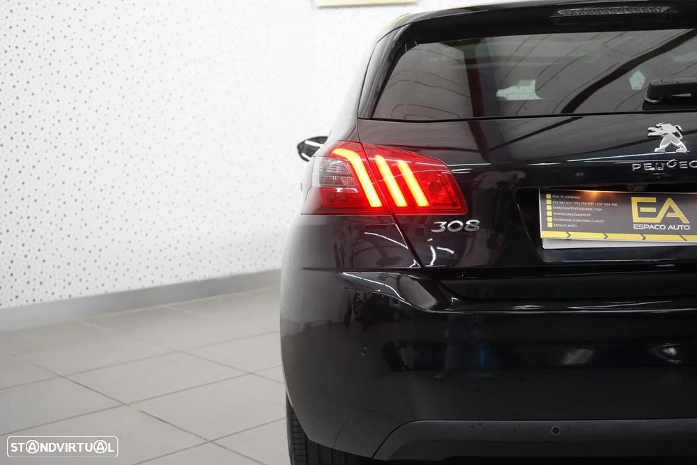 Peugeot 308 1.2 PureTech Allure Pack - 11
