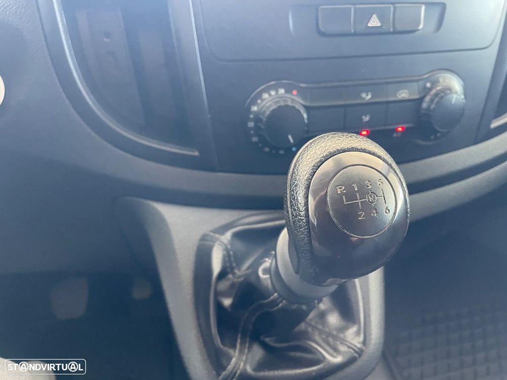 Mercedes-Benz VITO 111 CDI  ISOTÉRMICA - 18