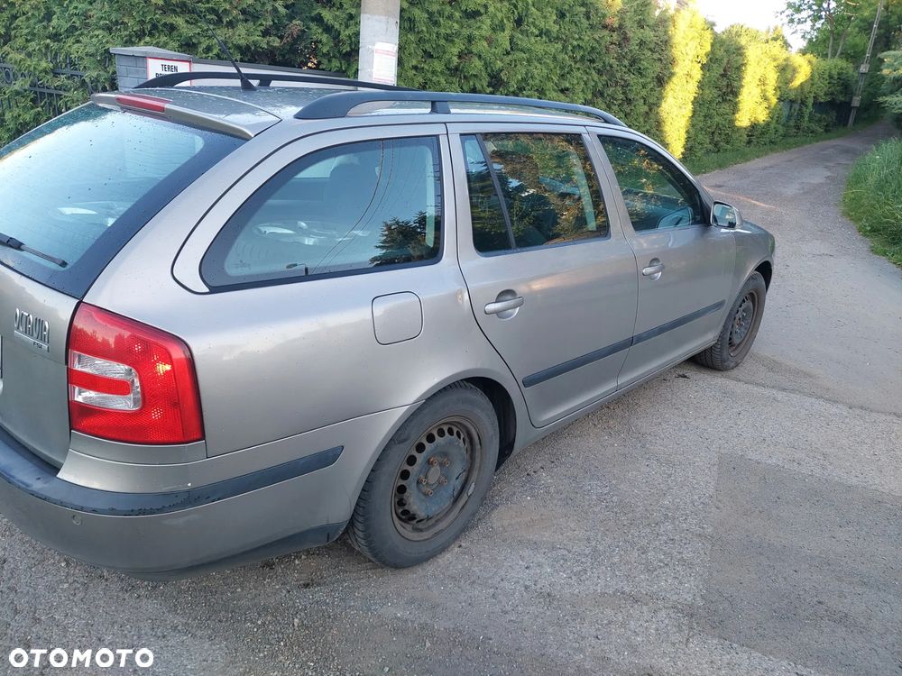 Skoda Octavia 1.6 FSI Ambiente - 4