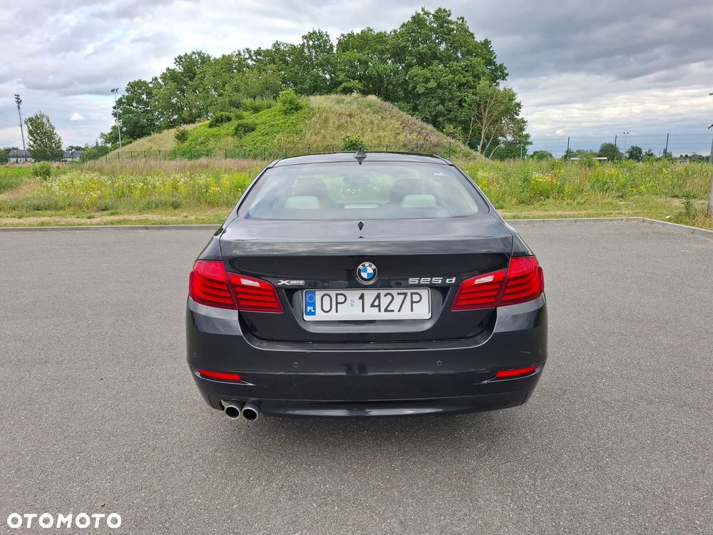BMW Seria 5 525d xDrive - 17