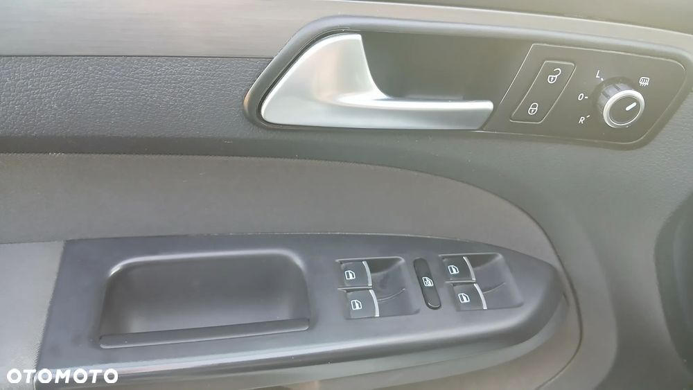 Volkswagen Touran - 10