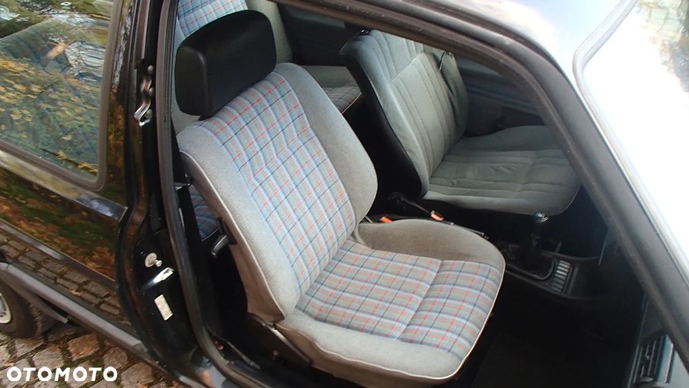 Volkswagen Golf 1.3 - 30