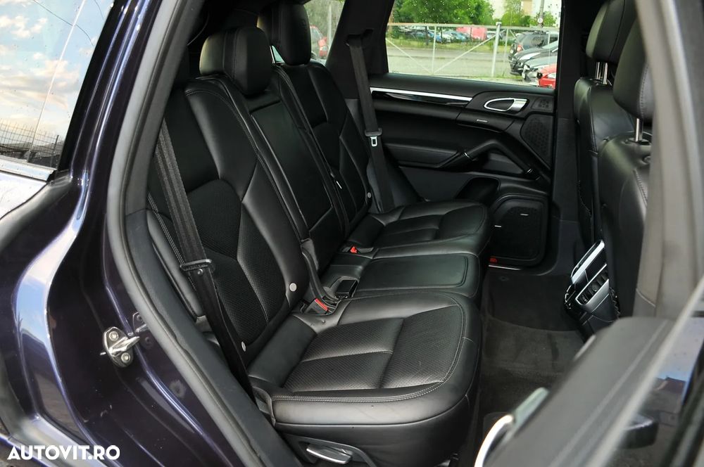 Porsche Cayenne Platinum Edition - 33
