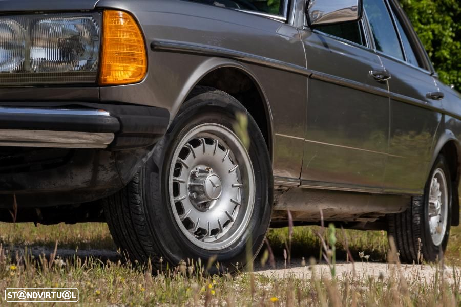 Mercedes-Benz 300 - 12