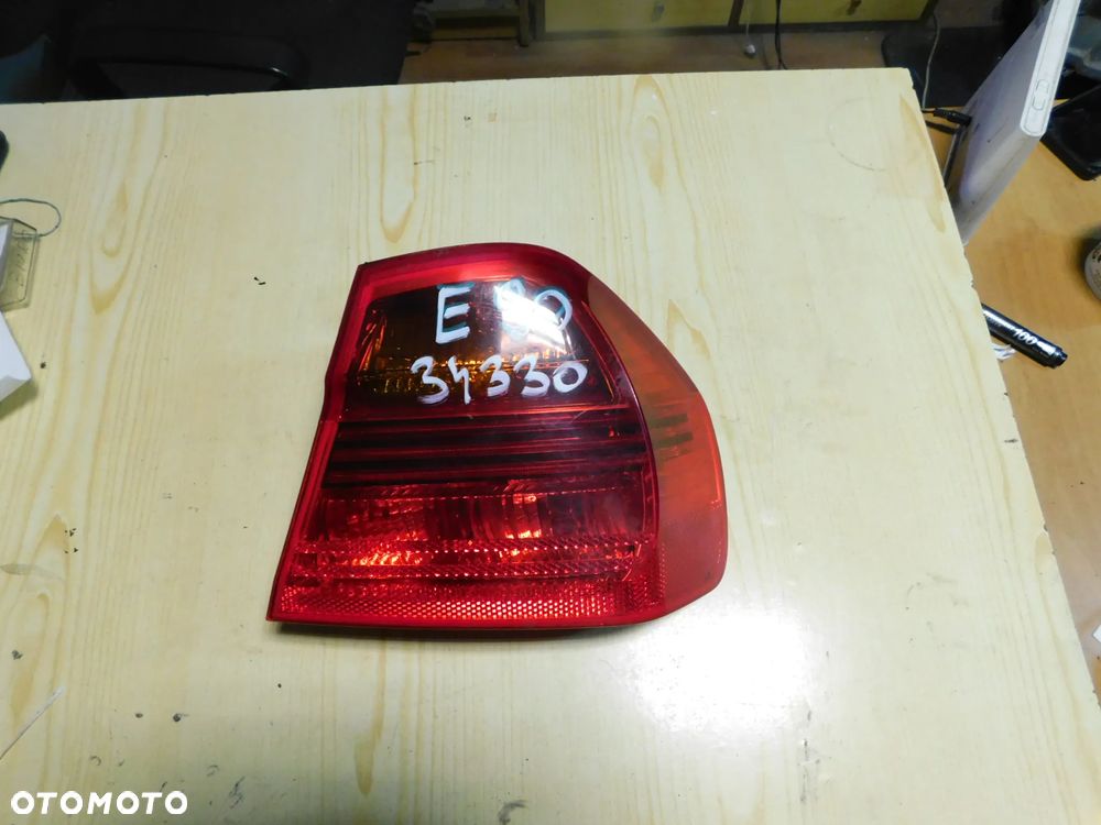 BMW 3 E90 lampa prawa  nr 34330 WYSYŁKA - 1
