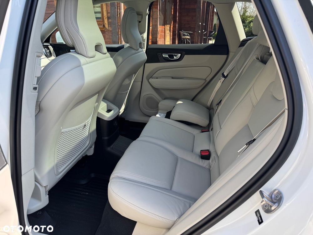 Volvo XC 60 T8 Plug-In Hybrid AWD Inscription - 12