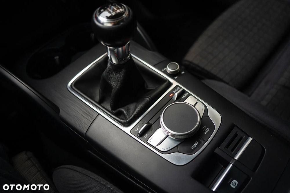 Audi A3 Sportback 2.0 TDI S line Sportpaket - 22