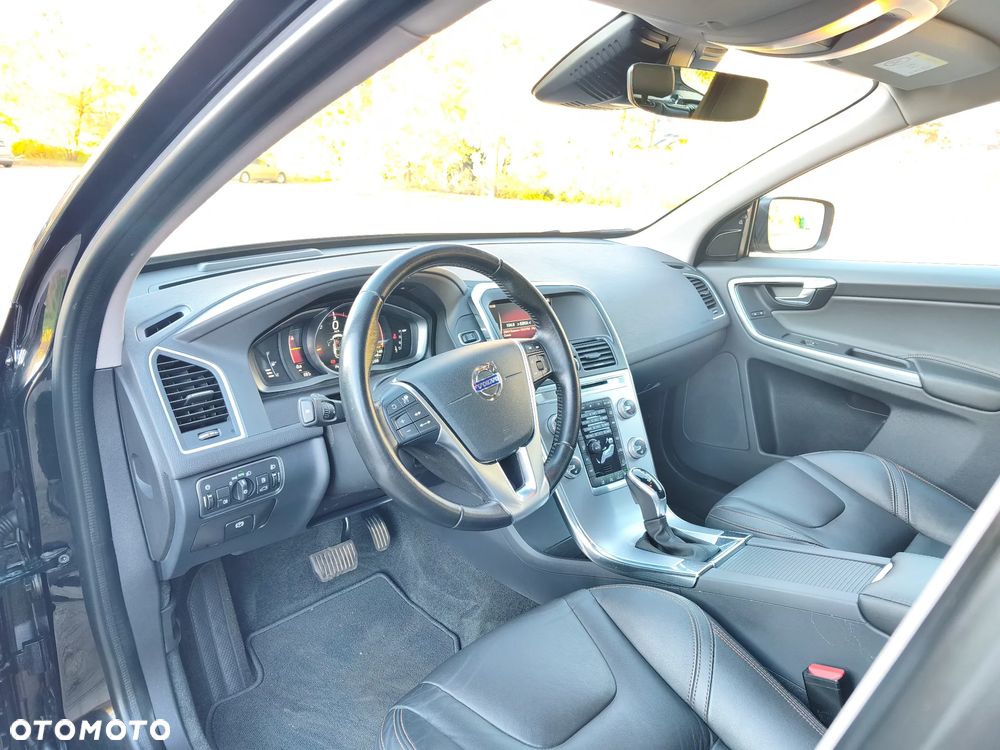 Volvo XC 60 D4 AWD Geartronic Momentum - 12